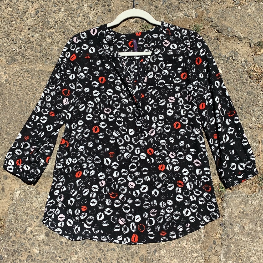 NYDJ lip print button silky long sleeve blouse top - Picture 11 of 13